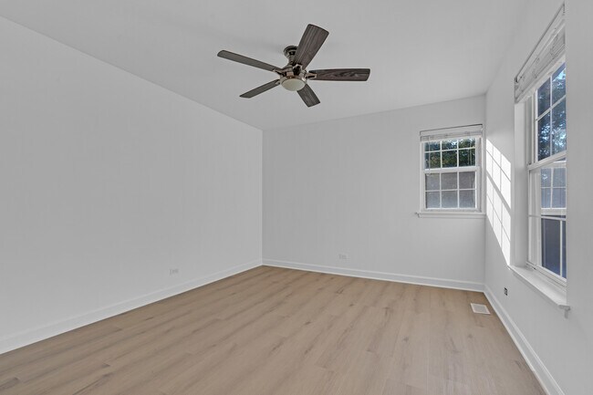 Building Photo - 1239 S Wellington Ct