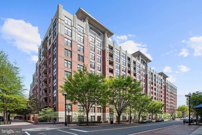 Building Photo - 1021 N Garfield St