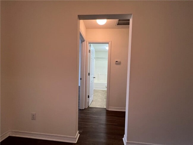 Building Photo - 8450 N Kendall Ct