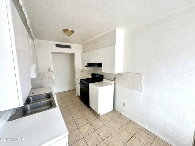 Building Photo - 209 San Saba Rd
