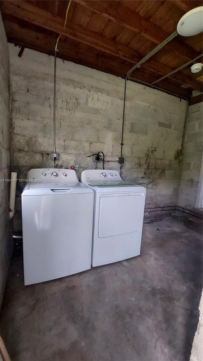 Building Photo - 8915 NW 10th Ave