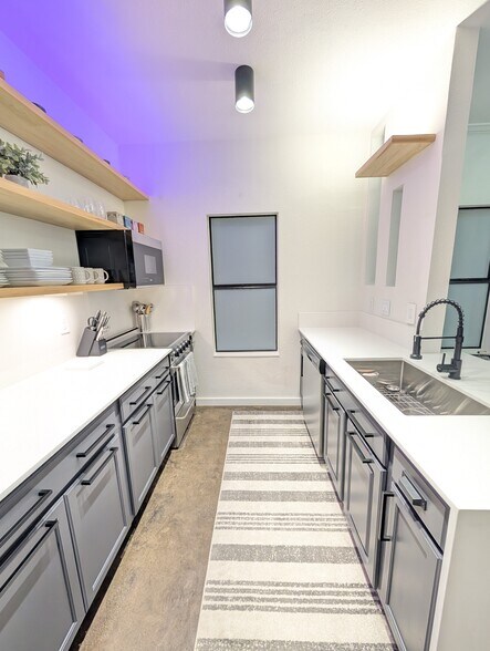 Building Photo - 6000 Shepherd Mountain Cv