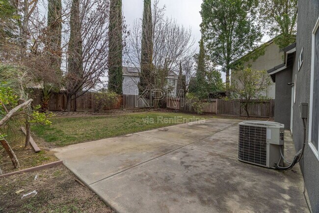 Building Photo - 1106 Klemeyer Cir