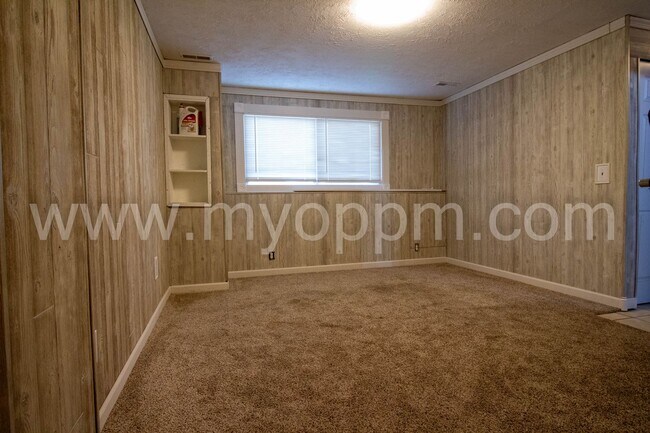 Building Photo - 6711 S 75th Ave