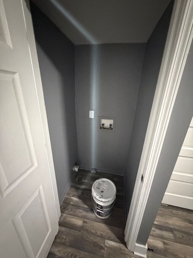 Building Photo - Freshly updated 3BR home!