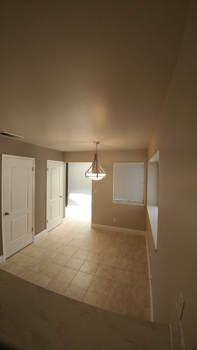 Building Photo - 552 Cimarron Dr