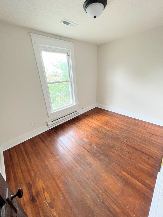 Building Photo - 3 Bedroom Home in Lynchburg