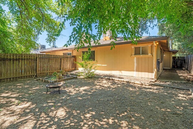 Building Photo - 4830 Suncrest Way