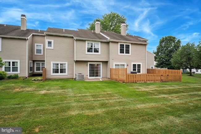 Building Photo - 5201 Plantation Ct