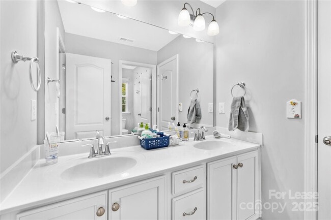 Building Photo - 5829 Dinsmore Ln