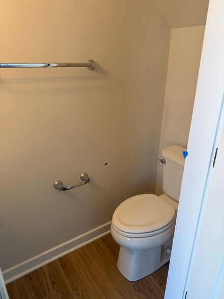 powder room - 8652 Lovelace St