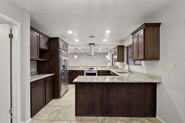 Building Photo - 832 Tepic Dr