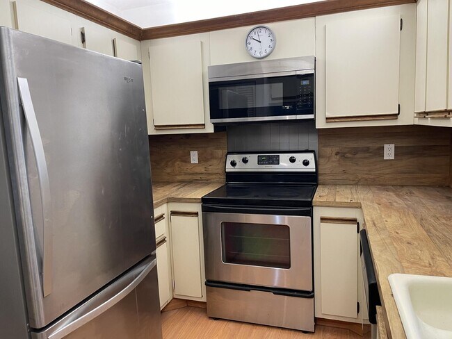 Building Photo - 12568 Shoreline Dr