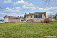 Building Photo - 40 Pine Tree Row