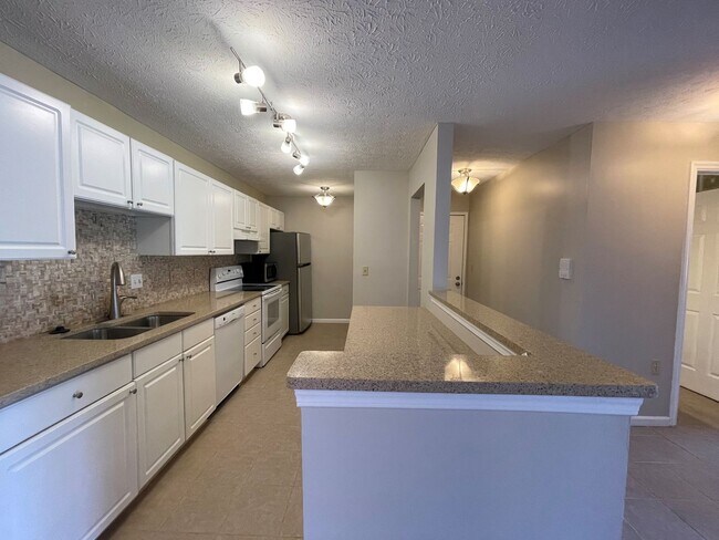 Building Photo - 6775 Meadow Creek Dr