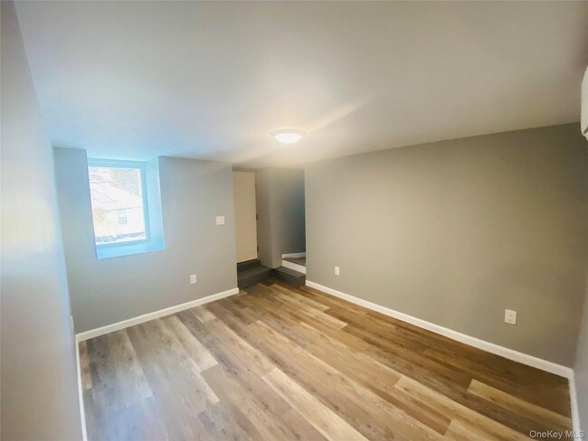 Building Photo - 35 Tobins Ln