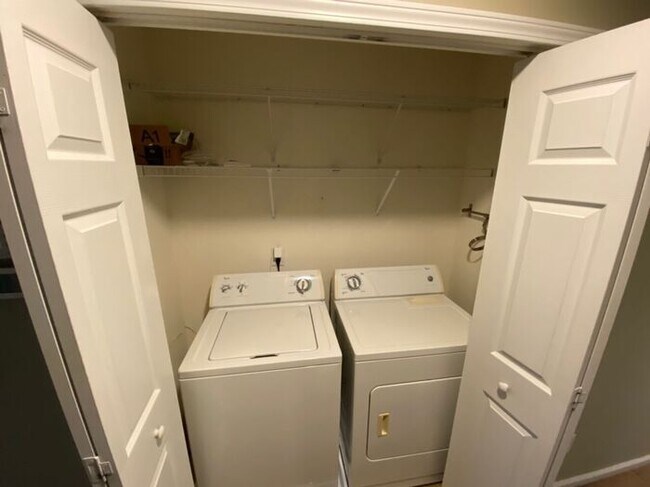 Building Photo - Lovely townhouse in fantastic Durham locat...