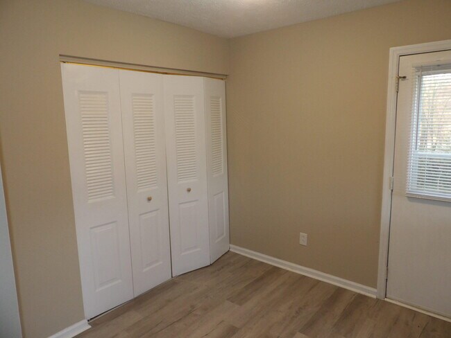 Building Photo - 115 Potomac Ct