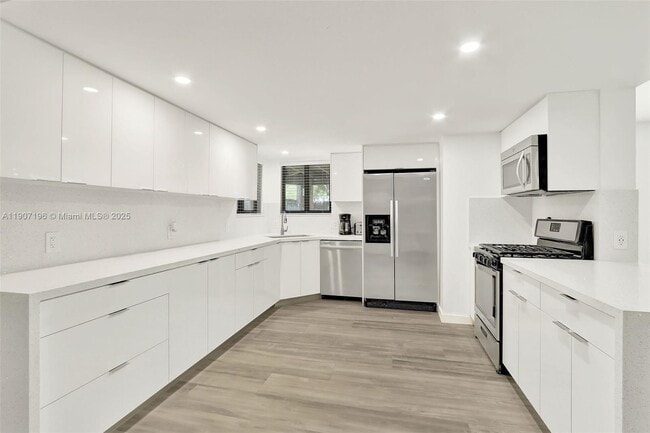 Building Photo - 9210 SW 136th St Cir