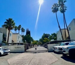 Building Photo - 2200 Laguna Cir