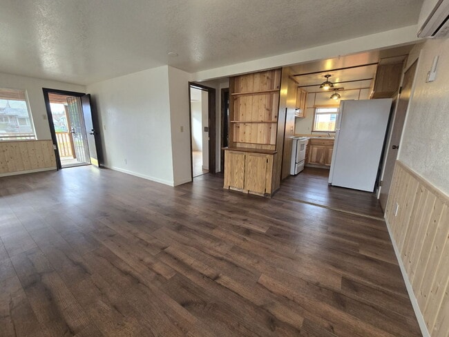 Building Photo - 69 Rose Ave