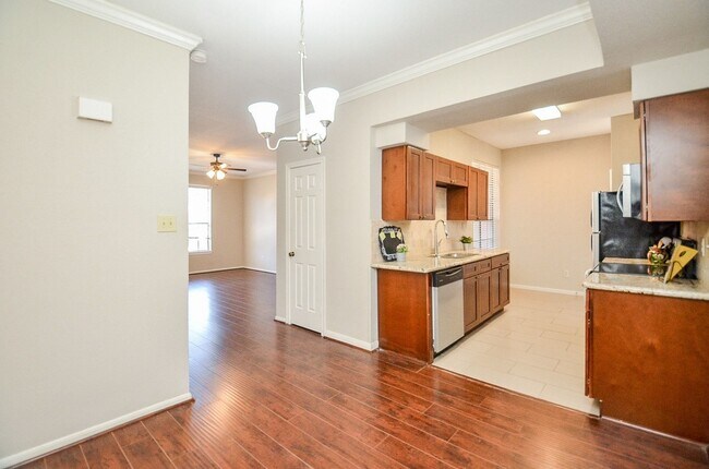 Building Photo - 2255 Braeswood Park Dr