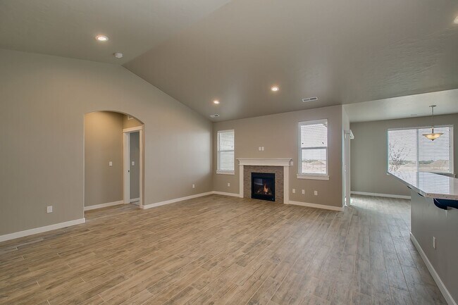 Building Photo - Close to Micron!  5 Bedroom 3 Full Baths -...