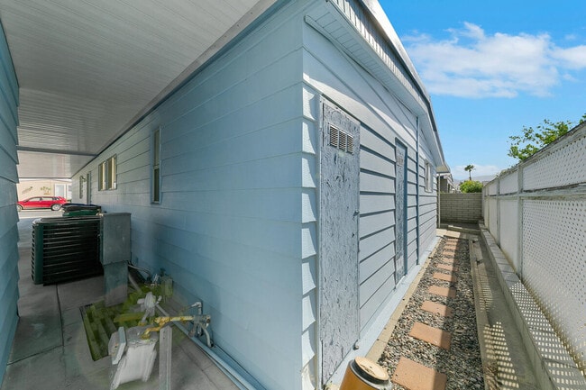 Building Photo - 39345 Moronga Canyon Dr