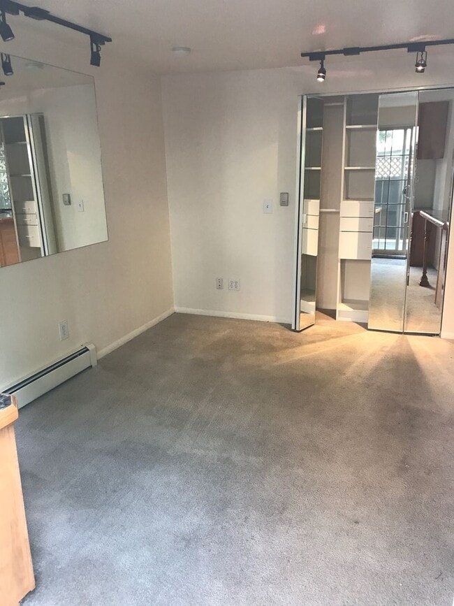 Building Photo - FIRST FLOOR 1 BD in PERFECT SoBo location ...