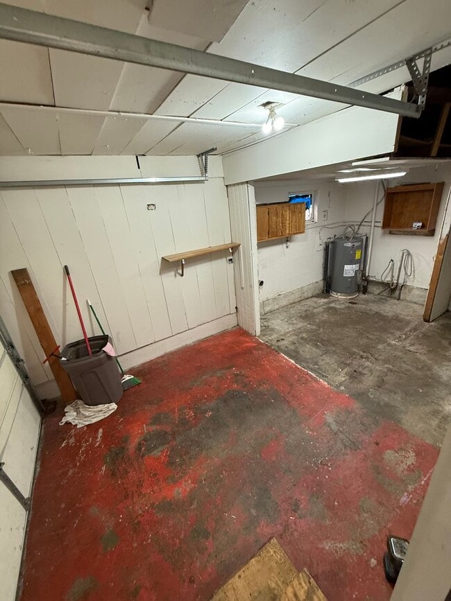 Building Photo - POL03