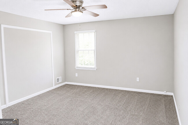 Building Photo - 257 Omega Dr