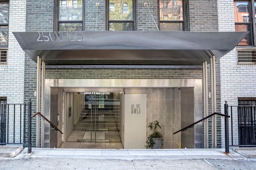 Building Photo - 250 W 15th St