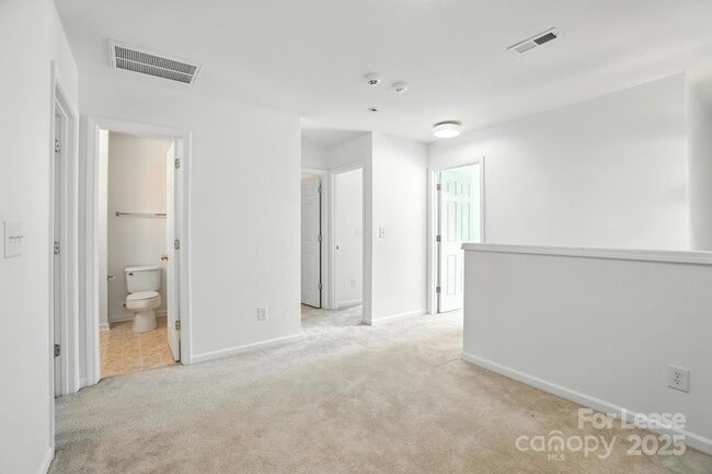 Building Photo - 15554 Stronvar House Ln
