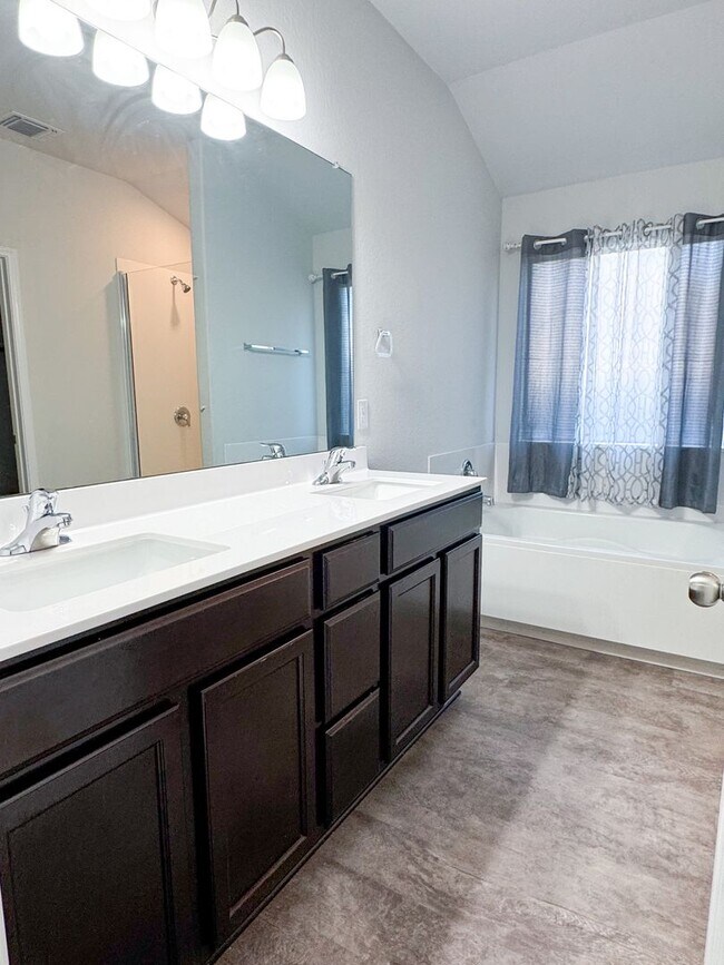 Building Photo - 6233 Lavaca Dr