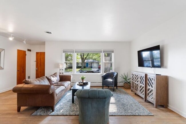 Building Photo - $2,995 | 4 Bedroom, 2 Bathroom House | Pet...