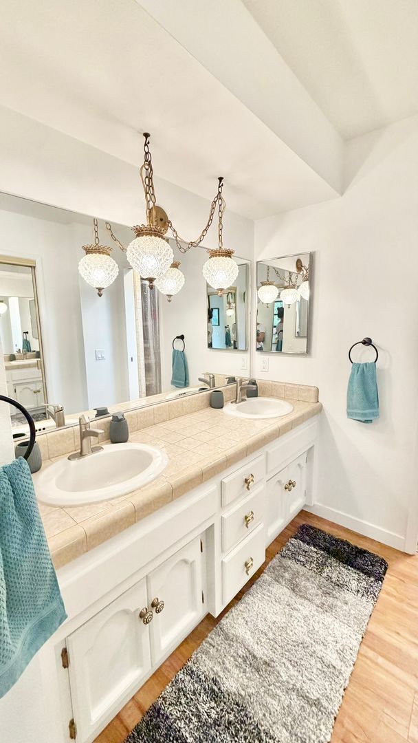 Building Photo - Beautifully Furnished & Appointed, Shorter Term Rental in the Peaceful Gird Valley area of Fallbr...