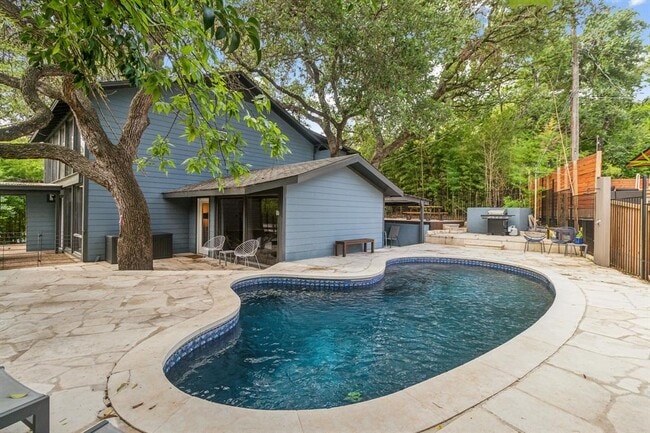 Building Photo - 1501 Rockdale Cir