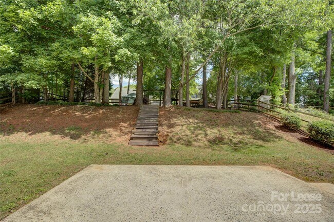 Building Photo - 7017 Scuppernong Ct