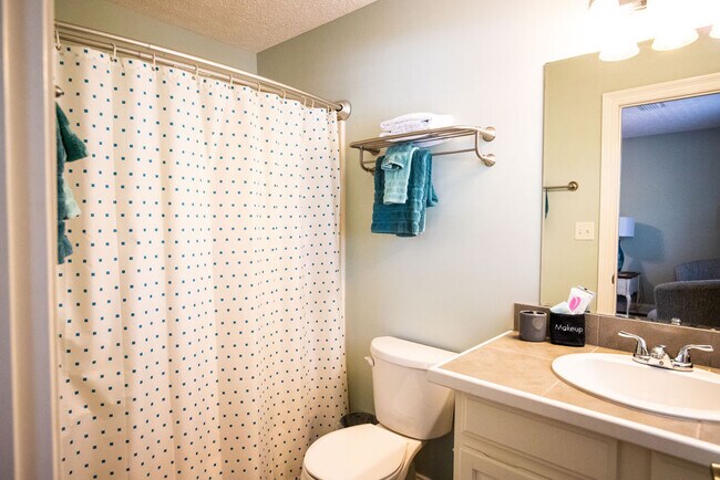 Building Photo - 2704 W 12th St