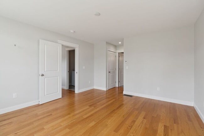 Building Photo - 2 Lodge Dr