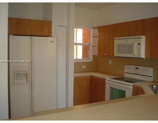 Building Photo - 875 SW 6th Pl