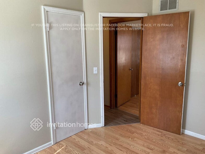 Building Photo - 2713 W 71st 1/2 St