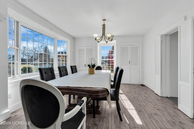 Building Photo - 3 Royal Pl