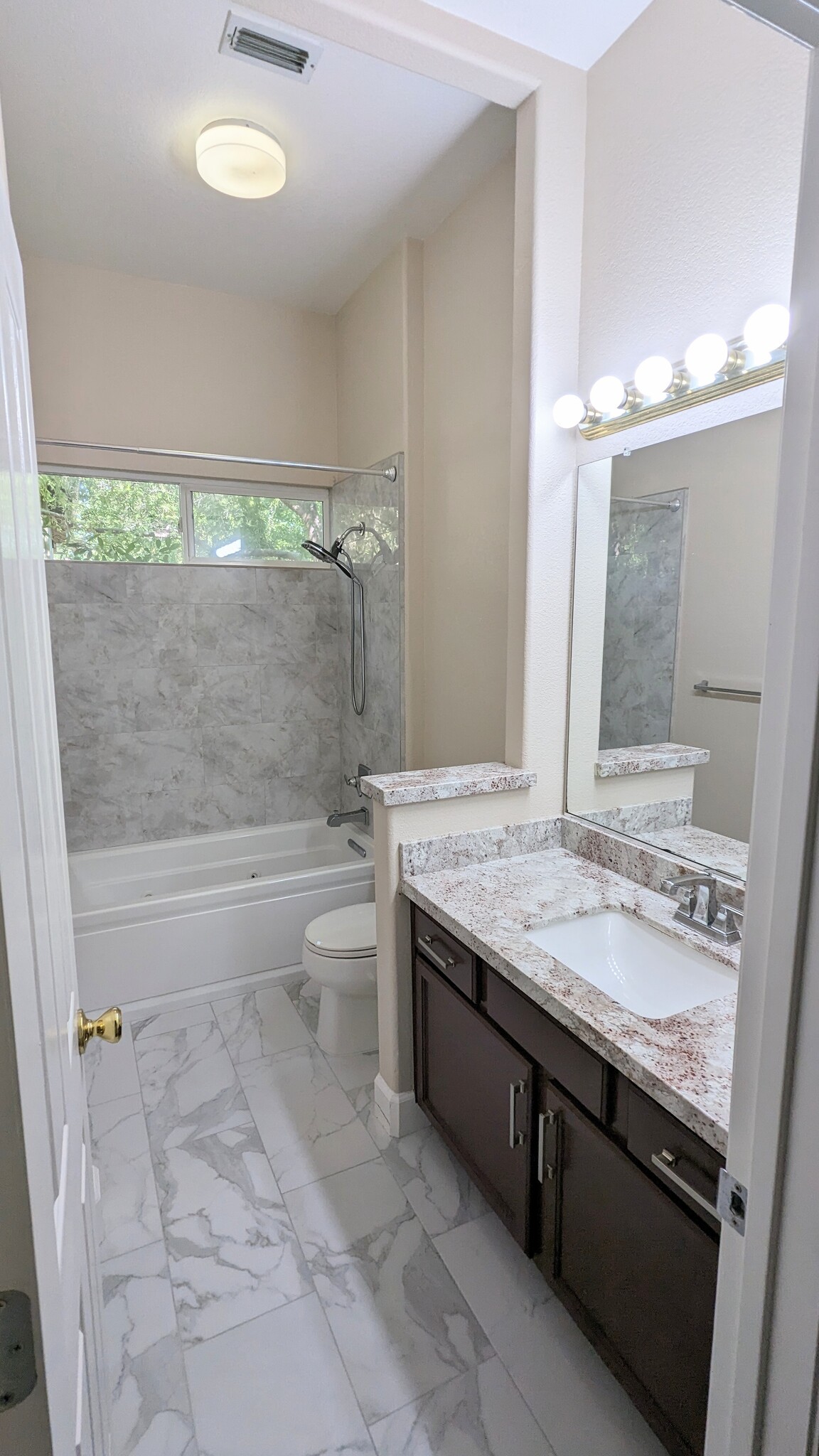 Bathroom - 4713 Freno Way