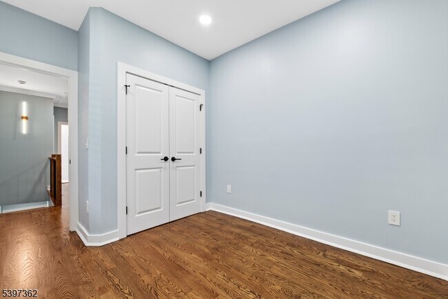 Building Photo - 8 Essex St