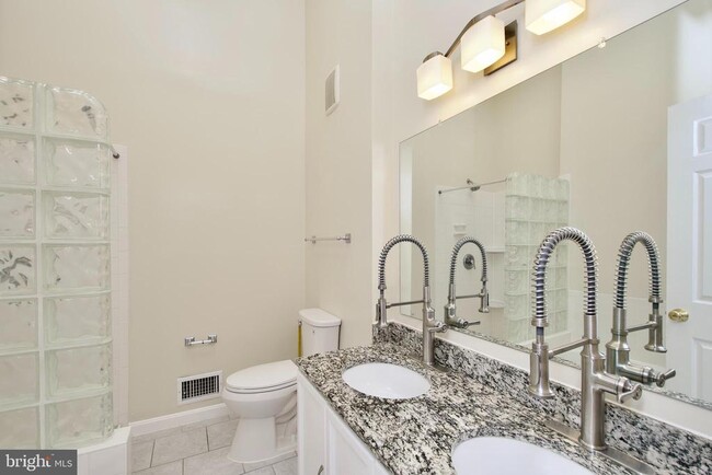 Building Photo - 6136 Summer Park Ln