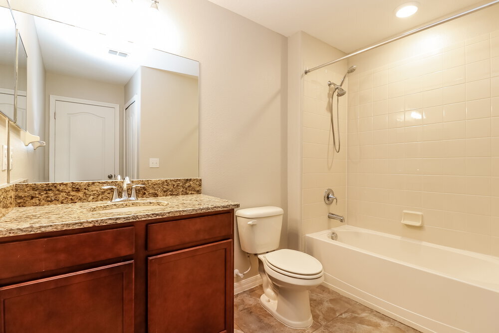 Building Photo - 13714 Lakemont Dr