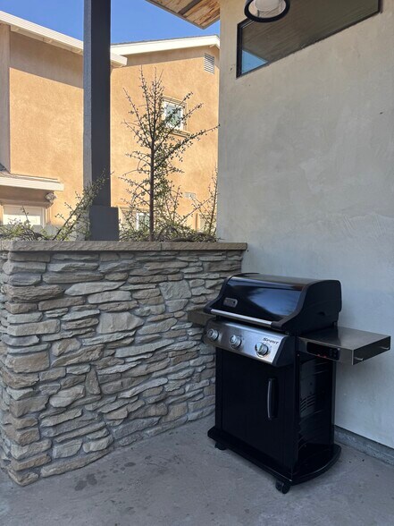backyard with grill - 363 Beemer Ave