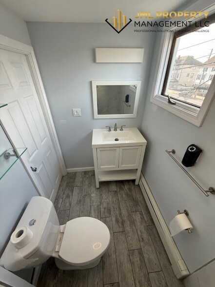 Building Photo - 834 Eastern Ave