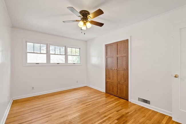 Building Photo - Amazing vintage 2-bdrm/2-bath Cully home—Giant garden, detached art studio, great location